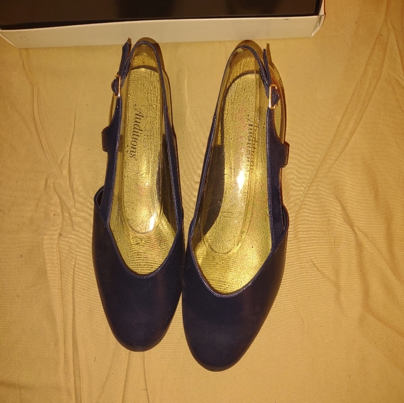 Women's  Addition Shoes - Picture 5 of 9